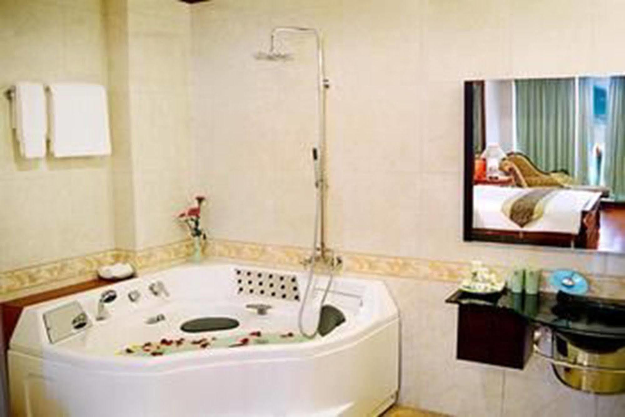 Grand Ha Long Hotel Екстер'єр фото